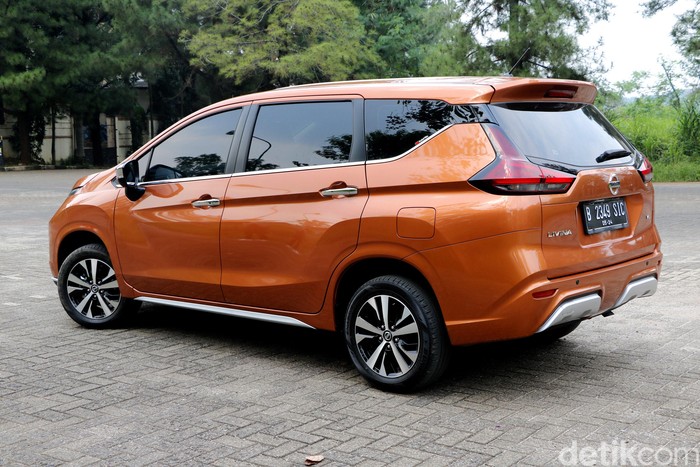 Yuk, Lihat Lebih Dekat Nissan Livina Rasa Xpander Wajah Livina hingga bentuknya sangat identik dengan Xpander berkat bergabungnya Mitsubishi dengan aliansi Renault-Nissan. Yuk, lihat lebih dekat.