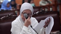 Ia mengaku kesal karena JPU hanya mempertimbangkan pernyataan ahli yang diajukannya, sementara ahli yang meringankan tidak dipertimbangkan. 