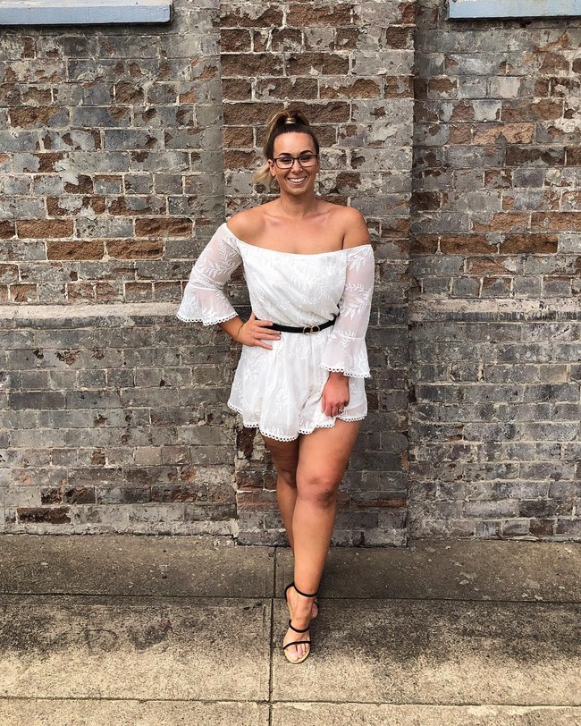 Saya lebih suka memiliki tubuh curcy, besar, gemuk, bebas dari kultur diet dan memiliki kebebasan dengan makanan dibanding bergantung dengan jumlah yang dikonsumsi dan melihat angka-angka timbangan setiap hari dan menghitung kalori pada duan letus, ucapnya di Instagram. Foto: dok. Instagram @dedikated_lifestyle