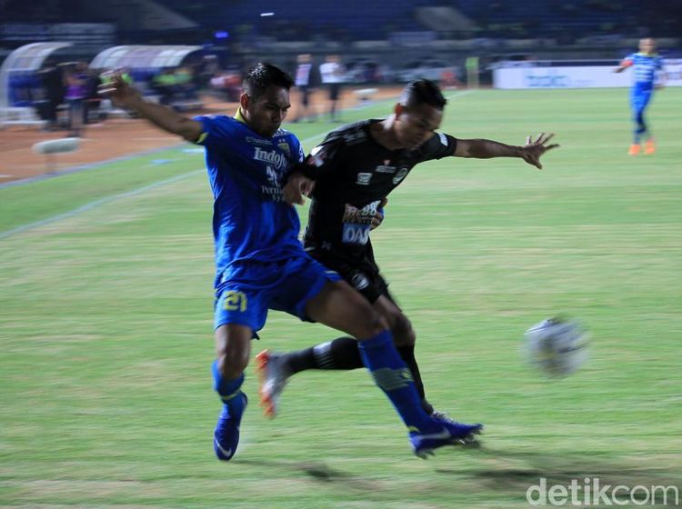 Persib Bandung vs PS Tira Persikabo Berakhir Tanpa Pemenang
