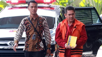 Diperiksa KPK, Kurniadie Tutupi Borgol dengan Buku Tulis