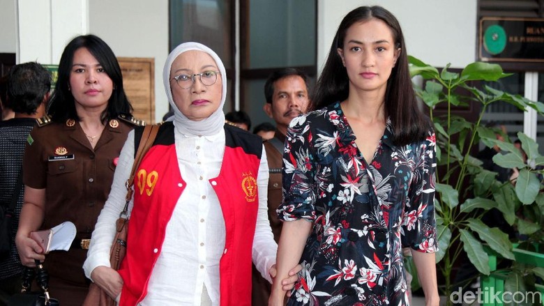 Atiqah Hasiholan Respons Hakim: Loh, Apa Lagi Ini Benih-benih Keonaran?