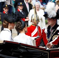 Para putri cantik itu mendukung para suami mereka, Raja Felipe VI dari Spanyol dan Raja Williem-Alexander dari Belanda dalam upacara Knights of the Garter.  Foto: Getty Images