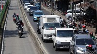 Menerobos jalur busway tak hanya dapat membahayakan diri sendiri, tetapi juga orang lain. Oleh karena itu, kesadaran lalu lintas menjadi hal yang penting yang seharusnya disadari oleh para pengguna jalan untuk meminimalisir terjadinya kecelakaan lalu lintas.