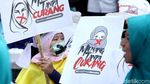 Massa Aksi Damai di Patung Kuda Kompak Pakai Masker