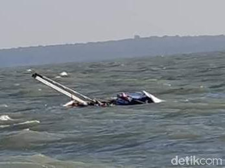 Kapal Motor yang Tenggelam di Perairan Sumenep Diduga Kelebihan Muatan Kapal Motor yang Tenggelam di Perairan Sumenep Diduga Kelebihan Muatan