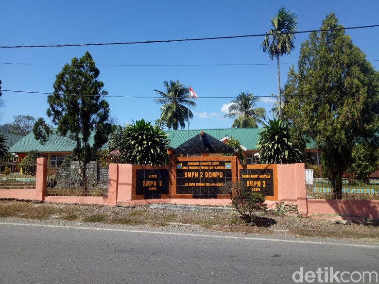 Duh! SMP 2 Dompu NTB Pungut Rp 100 Ribu pada Siswa yang Ambil SKHU Duh! SMP 2 Dompu NTB Pungut Rp 100 Ribu pada Siswa yang Ambil SKHU