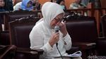 Hiks! Ratna Sarumpaet Teteskan Air Mata di Sidang Pledoi