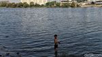 Asyiknya Bermain Sambil Menikmati Senja di Danau Sunter