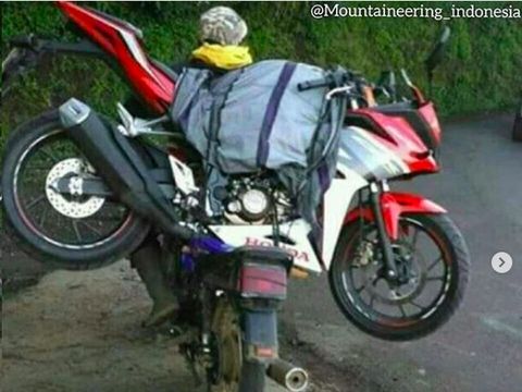 Honda CBR digendong Honda GL Pro