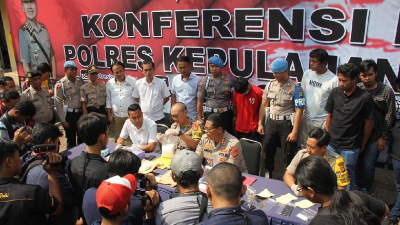 Polisi Tangkap Kurir 1,7 Kg Sabu Asal Aceh di Kepulauan Seribu Polisi Tangkap Kurir 1,7 Kg Sabu Asal Aceh di Kepulauan Seribu