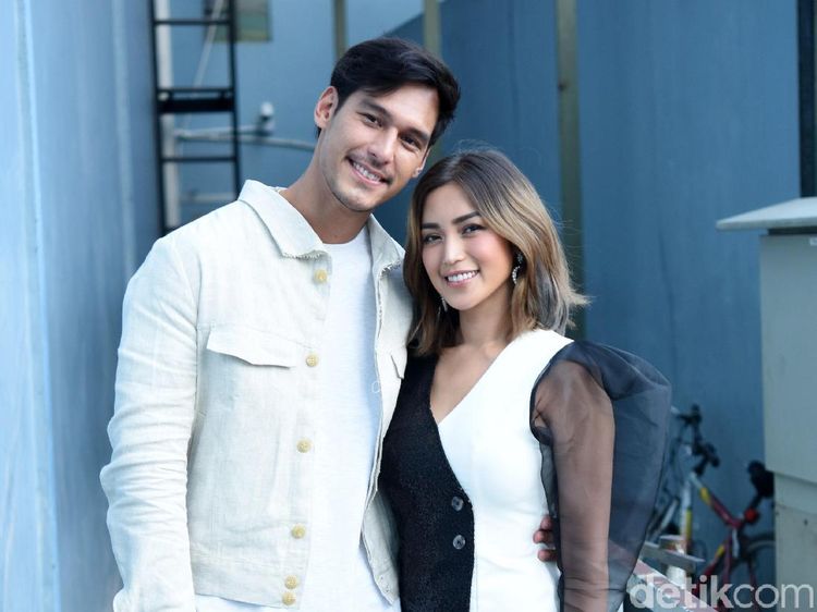 Happy Couple! Senyuman Bahagia Richard Kyle dan Jessica Iskandar