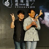 Diprotes Netizen Karena Makan Bareng Jackie Chan, Drummer 'X Japan' Minta Maaf