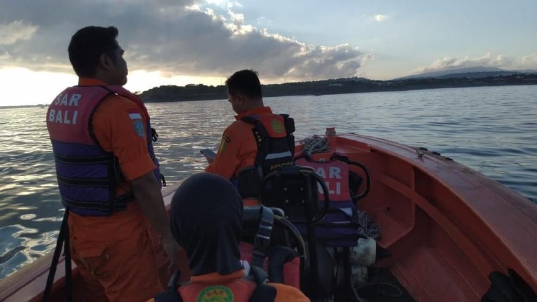 WN Amerika yang Hanyut Saat Main Paddle Board di Bali Belum Ditemukan WN Amerika yang Hanyut Saat Main Paddle Board di Bali Belum Ditemukan