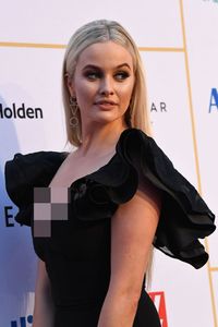 Curhat Mantan Model Playboy yang 'Menderita' karena Punya Payudara Besar