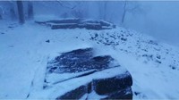 Ada juga Pegunungan Kleiner Gleichberg yang terletak di Thuringia, Jerman. Di musim dingin, destinasi ini tampak begitu seram dan mengerikan (Google Map)