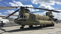 Helikopter bernama CH-47F Chinook ini siap mengangkut personel militer ke titik tujuan dengan segera.