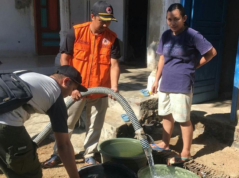 4 Desa di Trenggalek Kekeringan, Bantuan Air Bersih Mulai Disalurkan 4 Desa di Trenggalek Kekeringan, Bantuan Air Bersih Mulai Disalurkan