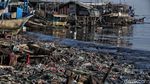 Potret Muram Sampah Plastik Kepung Pantai Jakarta