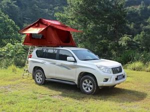 Pengendara Jayapura Ada yang Gunakan Tenda Atap Mobil