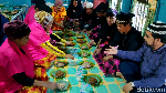 Foto Tradisi Menumbuk Gabah di Maros yang Nyaris Punah