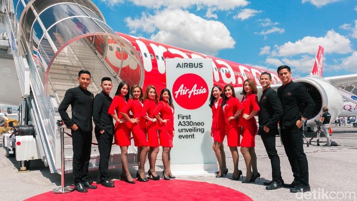 AirAsia ikut meramaikan ajang International Paris Air Show 2019 di La Bourget, Paris, Prancis. Maskapai asal Malaysia ini pun memboyong para bidadarinya.