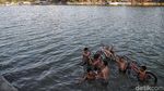 Asyiknya Bermain Sambil Menikmati Senja di Danau Sunter
