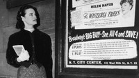 Gloria Vanderbilt tumbuh di lingkungan New York dari keluarga kaya raya namun ia disebut sebagai Poor Little Rich Girl karena kerap ditinggal sang ibu berpesta. Hulton Archive/Getty Images