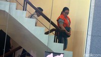 Liliana bersama Kurniadie dan Kasie Intel Penindakan Imigrasi Mataram Yusriansyah Fazrin ditangkap KPK dalam operasi tangkap tangan (OTT) beberapa waktu lalu.