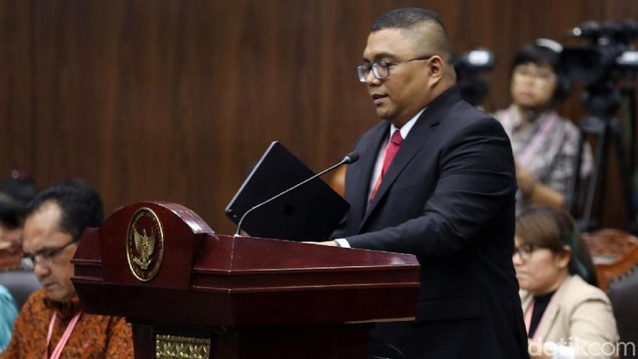 Komisioner Bawaslu Fritz Edward Siregar hadir di sidang lanjutan sengketa Pilpres 2019 yang diselenggarakan di Mahkamah Konstitusi (MK), Jakarta, Selasa (18/6/2019).