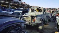Menurut Mohsin dalam vlognya, kuburan mobil mewah itu juga turut didatangkan oleh turis-turis asing yang berniat mencari spare part mobil mewah dalam kondisi baik namun harganya murah. Foto: Screenshot Youtube Mohan Vlogz