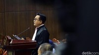 Tim hukum dari capres-cawapres nomor urut 01 Joko Widodo dan Maruf Amin, serta tim hukum capres-cawapres nomor urut 02 Prabowo Subianto dan Sandiaga Uno hadir dalam sidang lanjutan tersebut.