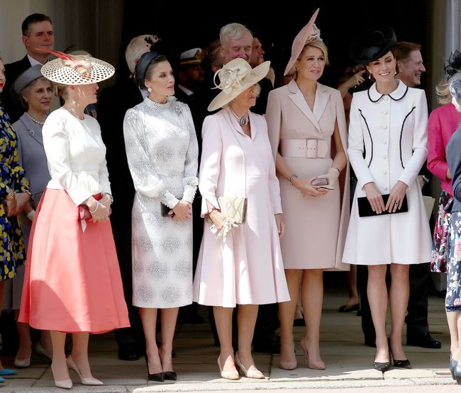 Kate Middleton dan para putri dari kerajaan Eropa berkumpul di Windsor, Inggris, Senin (17/6/2019). Para anggota kerajaan tersebut hadir di acara Knights of the Garter.  Foto: Getty Images