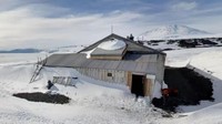 Berlokasi di Kutub Selatan, Scotts Hut menjadi bukti nyata akan penjelajahan British Antarctic Expedition yang digawangi Robert Falcon Scott di tahun 1911 silam (Google Map)