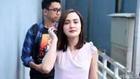 Tentunya lebih baik Shandy tak mengacuhkan para haters dan fokus dengan kehamilan saja. Pool/Noel/detikFoto.