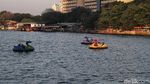 Asyiknya Bermain Sambil Menikmati Senja di Danau Sunter