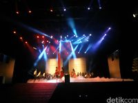 Meriah, 'Sewindu Bersamamu' Trans Studio Bandung