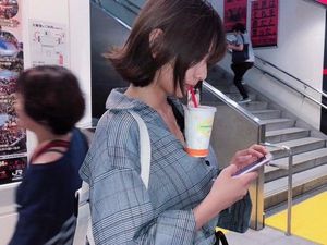 Tantangan Minum Bubble Tea Tanpa Tangan Kini Sedang Viral