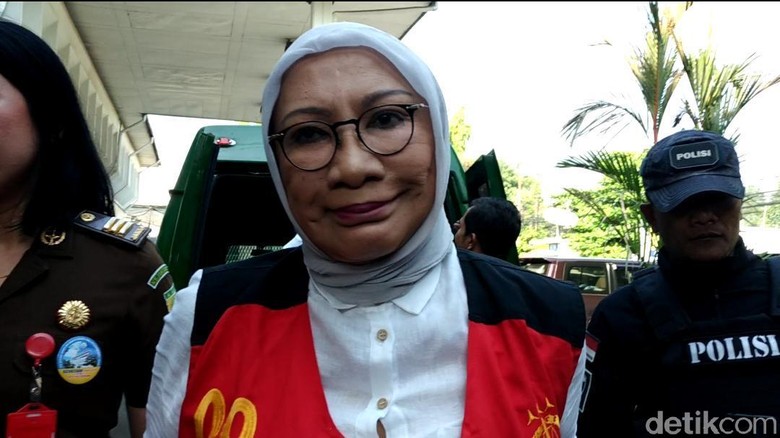 Tiba di PN Jaksel, Ratna Sarumpaet Siap Bacakan Pembelaan Pribadi Tiba di PN Jaksel, Ratna Sarumpaet Siap Bacakan Pembelaan Pribadi