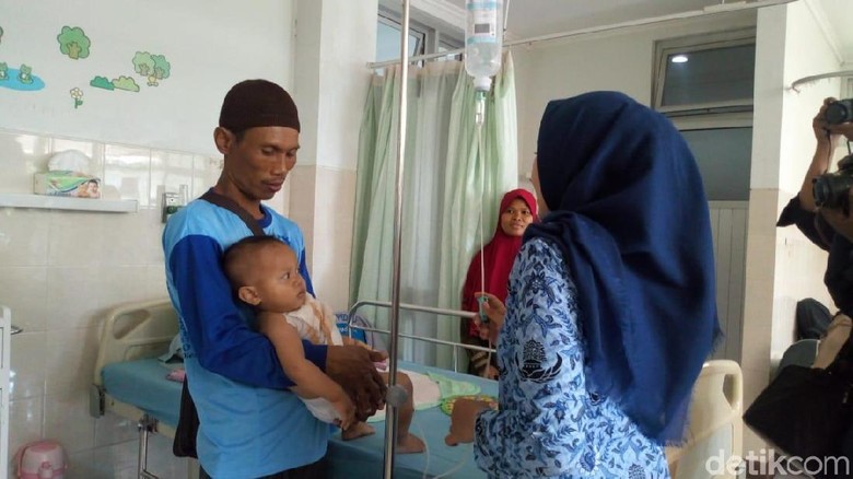 Balita 15 Bulan di Ponorogo Terluka Bakar Setelah Ketumpahan Air Panas Balita 15 Bulan di Ponorogo Terluka Bakar Setelah Ketumpahan Air Panas