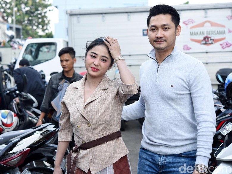 Foto: Dewi Perssik (Noel/detikFoto) Foto: Dewi Perssik (Noel/detikFoto)