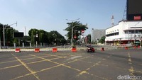 Kemacetan di sejumlah titik tersebut karena adanya penutupan jalan dan pengalihan arus terkait diselenggarakannya sidang sengketa Pilpres 2019 di Mahkamah Konstitusi.