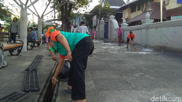 Malioboro Jadi Lengang, Para Pedagang Manfaatkan untuk Kerja Bakti