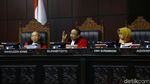 Ekspresi BW dan Luhut Pangaribuan di Sidang Sengketa Pilpres