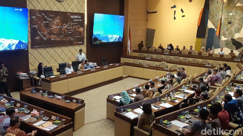 Rapat di DPR, Setneg Ajukan Anggaran Tahun 2020 Rp 2,7 Triliun Rapat di DPR, Setneg Ajukan Anggaran Tahun 2020 Rp 2,7 Triliun