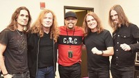 Akibat penyakitnya itu beberapa konser Megadeth terpaksa dicancel. Dok. Instagram/davemustaine