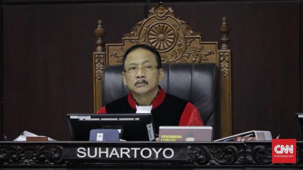 Hakim MK Suhartoyo menyebut pengakuan sejumlah saksi soal ancaman masih sebatas perasaan.