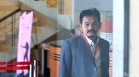 Selain itu, KPK juga memanggil Prof Syahrizal sebagai saksi. Farid dan Syahrizal dipanggil dalam kapasitas mereka sebagai pihak yang pernah ikut seleksi jabatan rektor UIN Ar-Raniry.