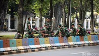Sejumlah anggota TNI turut dikerahkan untuk menjaga area sekitar Istana Negara bertepatan dengan berlangsungnya sidang lanjutan sengketa Pilpres 2019 di MK.
