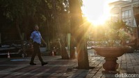 Kini danau yang terletak di Jakarta Utara itu memang tampil lebih bersih dan tertata. Trotoar di kawasan danau telah dilebarkan.